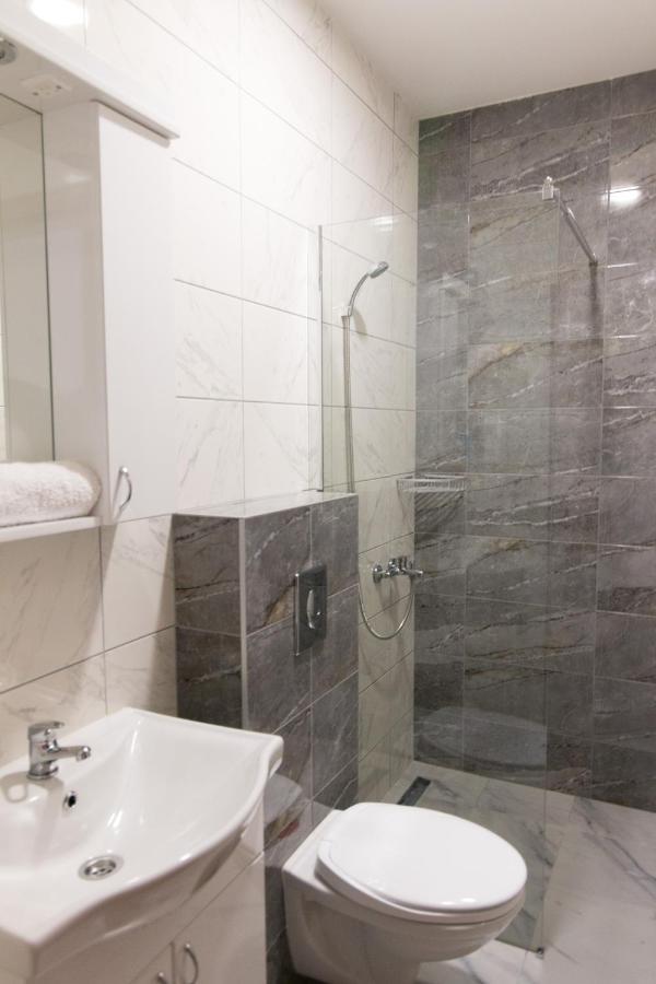 Aparthotel Viktorijini Konaci Kremna Exteriér fotografie