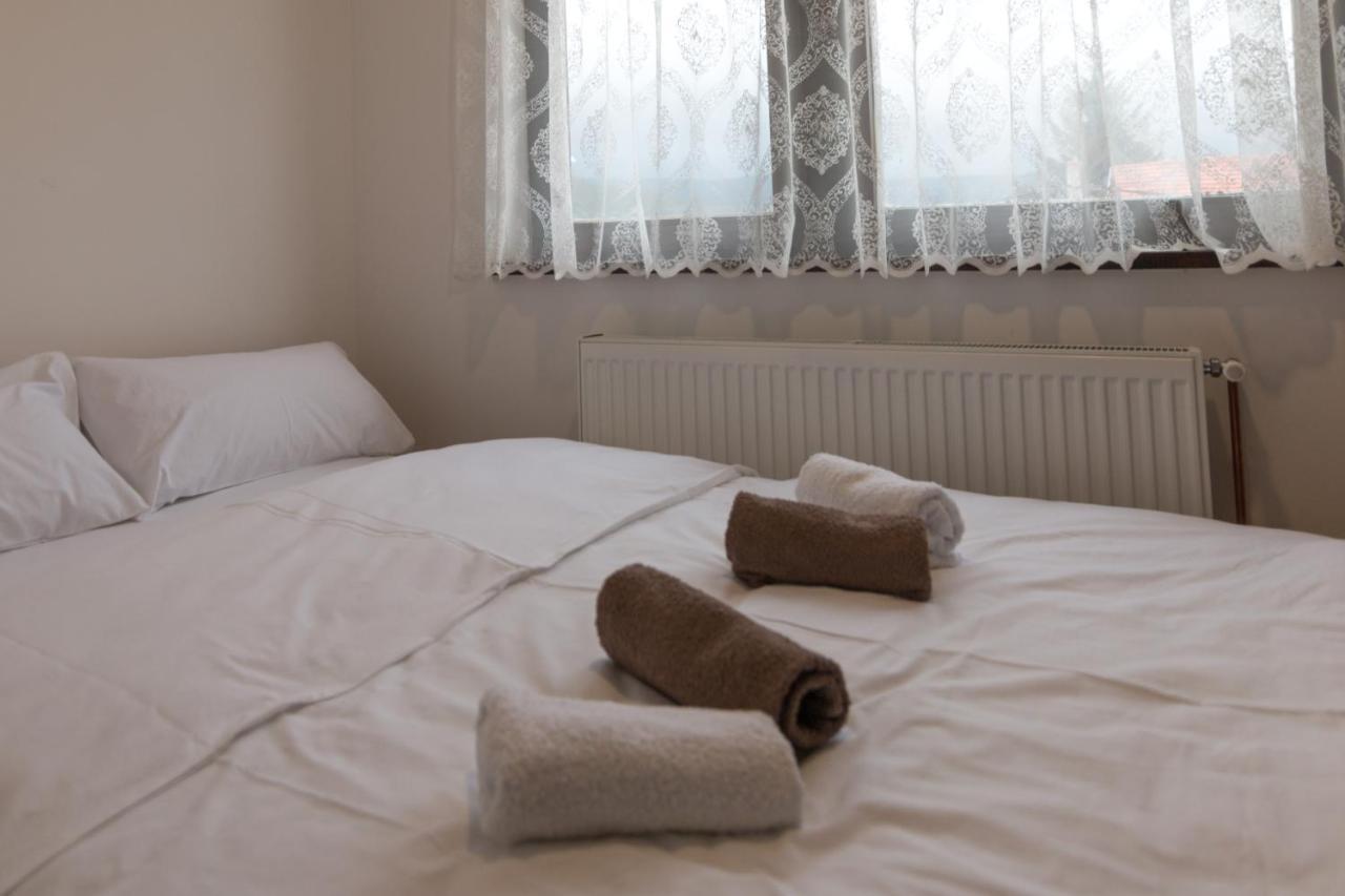 Aparthotel Viktorijini Konaci Kremna Exteriér fotografie