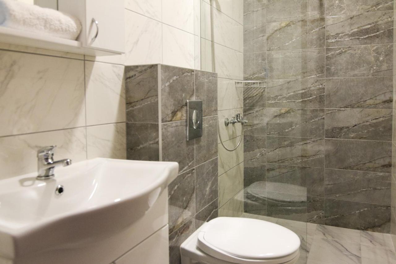 Aparthotel Viktorijini Konaci Kremna Exteriér fotografie