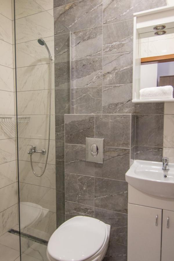 Aparthotel Viktorijini Konaci Kremna Exteriér fotografie